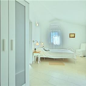 4 bedroom villa with pool near Sveti Lovrec, sleeps 8